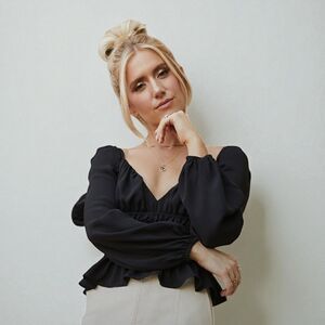 Shades of Rose  Lourdes Blouse Smocked Waist Long-Sleeve Crop Blouse – Size M